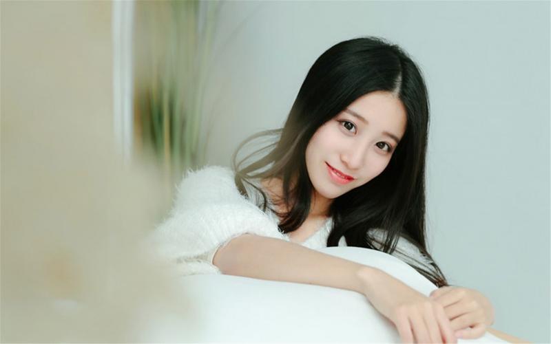 武汉渡江节：两千余名中外“泳士”搏浪长江